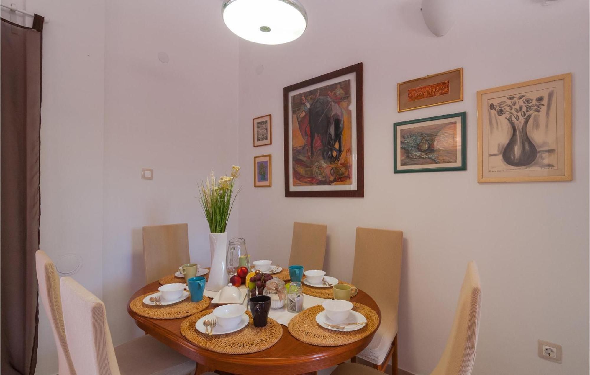 Cozy Home In Mudri Dolac With Kitchen Basina Eksteriør bilde