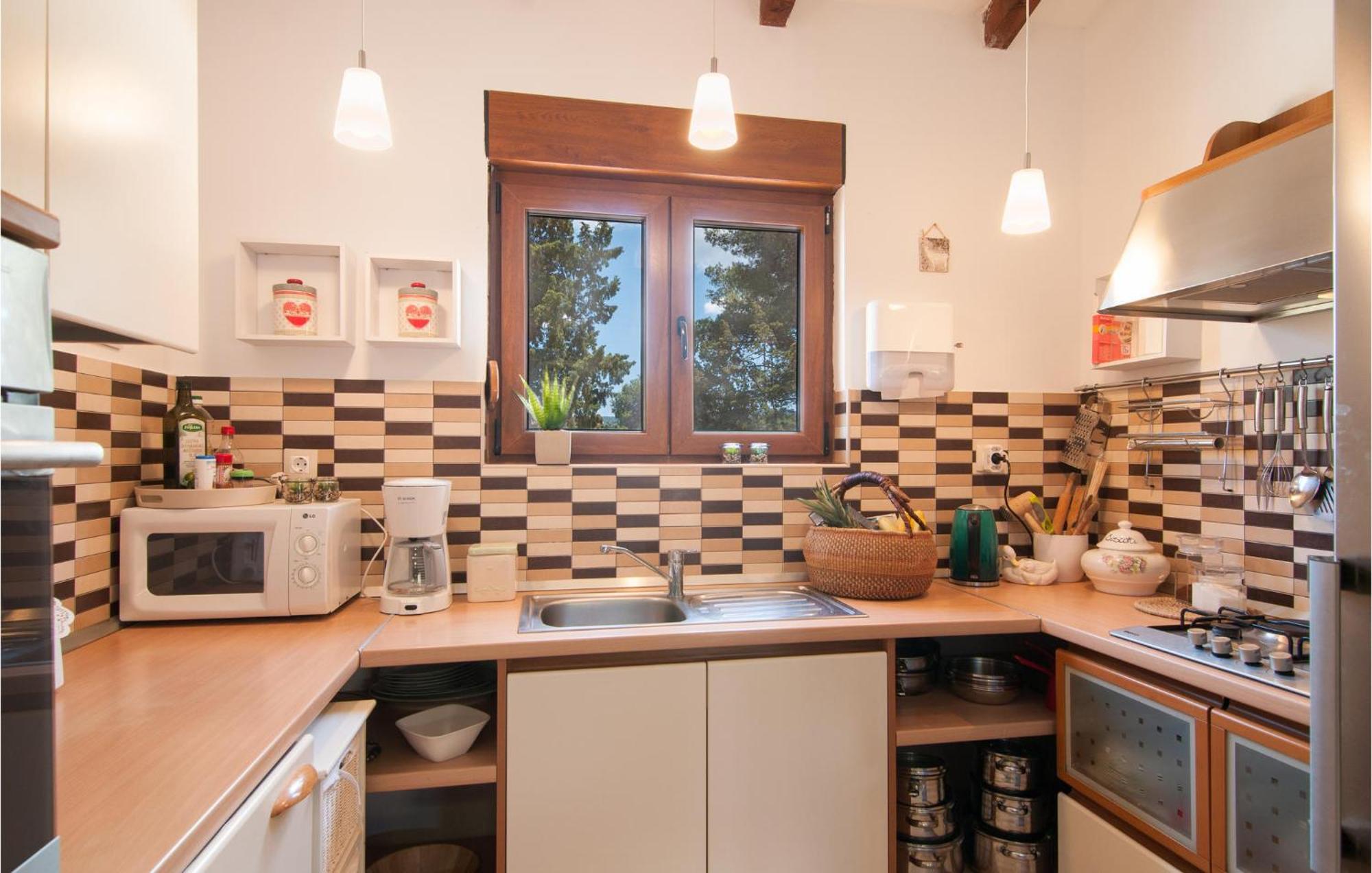 Cozy Home In Mudri Dolac With Kitchen Basina Eksteriør bilde
