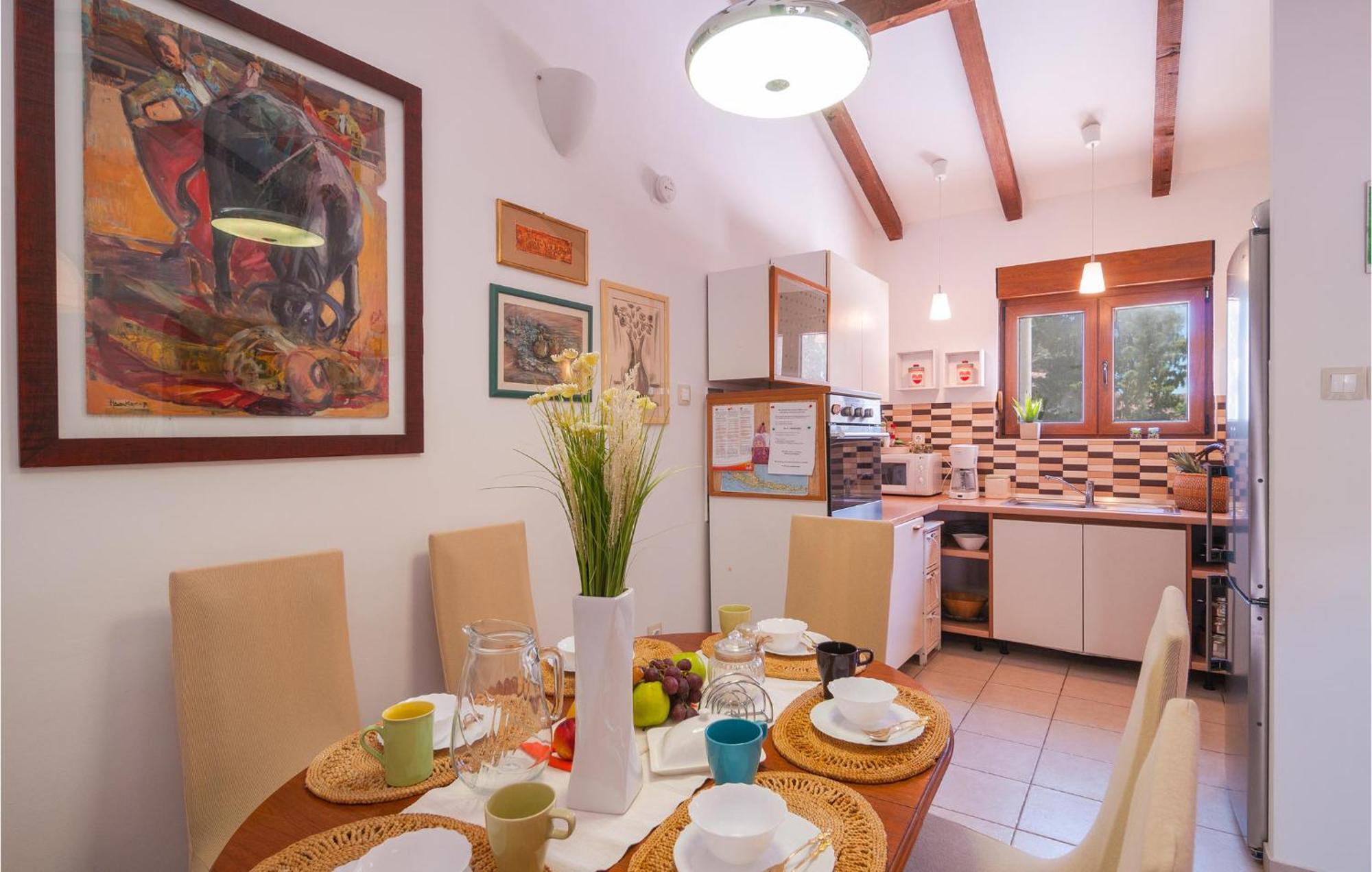 Cozy Home In Mudri Dolac With Kitchen Basina Eksteriør bilde
